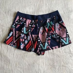 Geometric Print High-Waist Shorts with Pockets